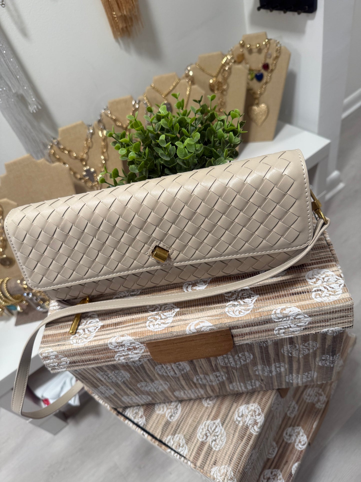 CB 004 HANDBAGS